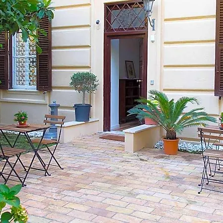 B&B Domus Aurea 4*