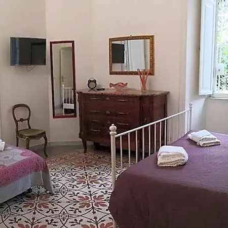 B&B Domus Aurea 4*