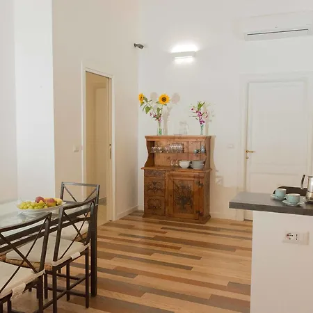 Nocleg ze śniadaniem Domus Aurea 4*