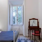 Domus Aurea Bed & Breakfast 4*