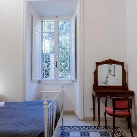 Domus Aurea Bed & Breakfast 4*